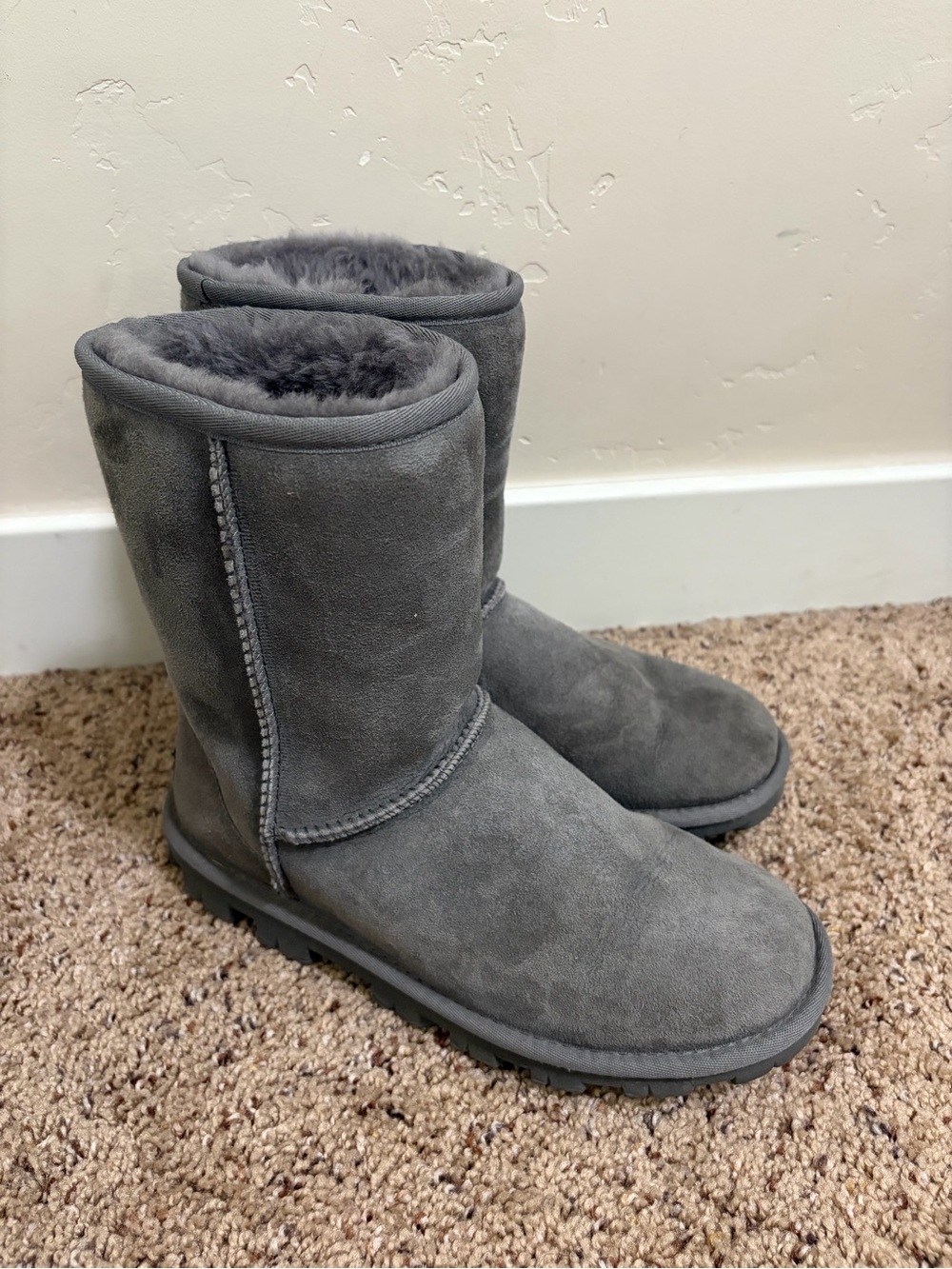 UGG Essential Short Classic Boot 5835 Grey Size 7